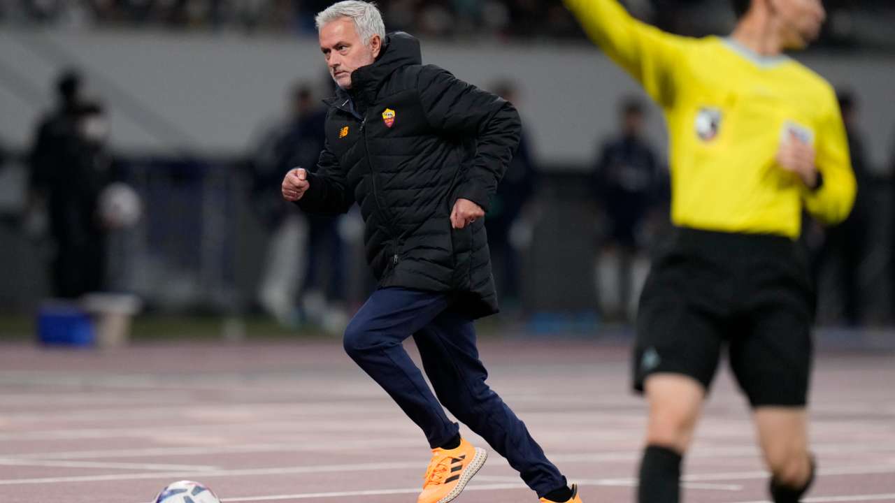 Calciomercato Roma, sostituto bloccato: liberano il pupillo di Mou