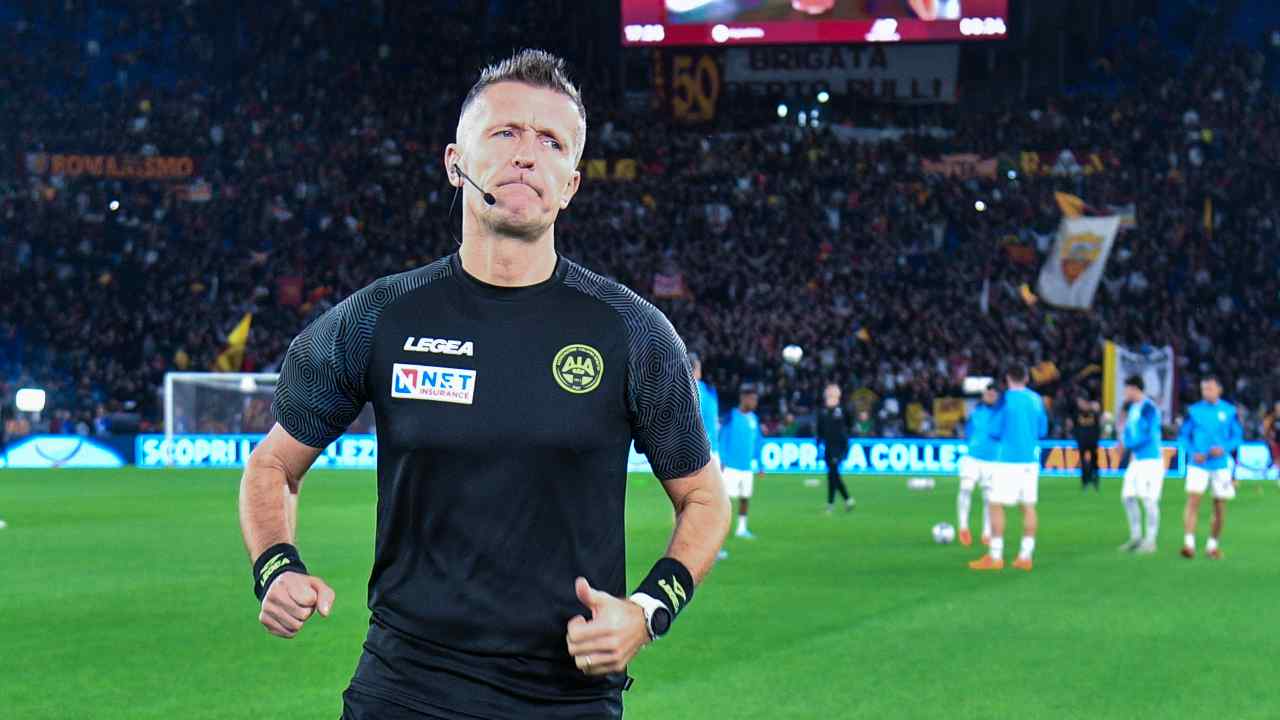 Derby di Roma, la moviola dei giornali: manca un rosso alla Lazio