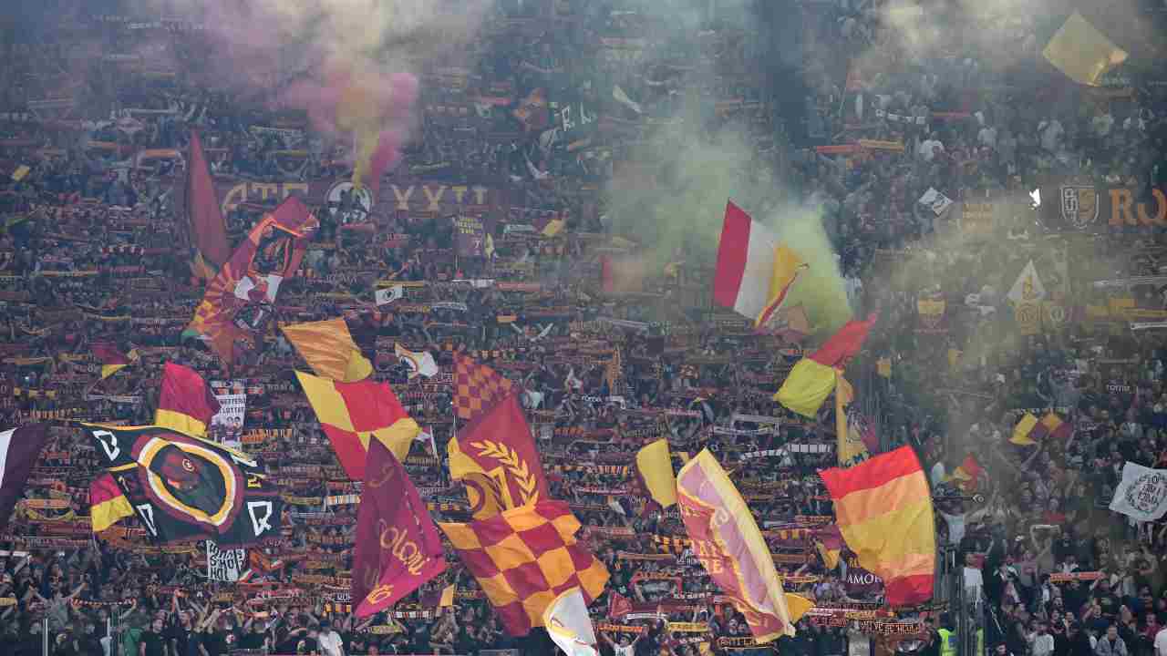 Sassuolo-Roma, tifosi migliori in campo: lo striscione per Mourinho