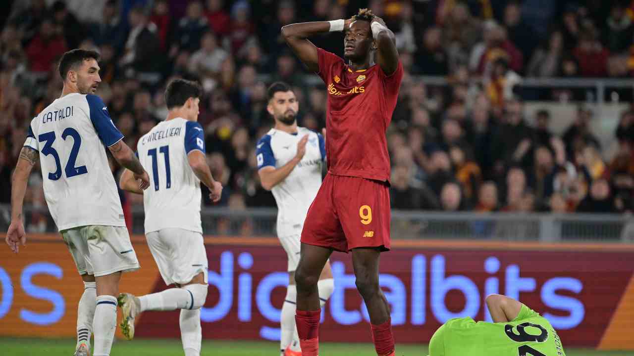 Roma-Lazio, tripla bocciatura dei tifosi: furia social