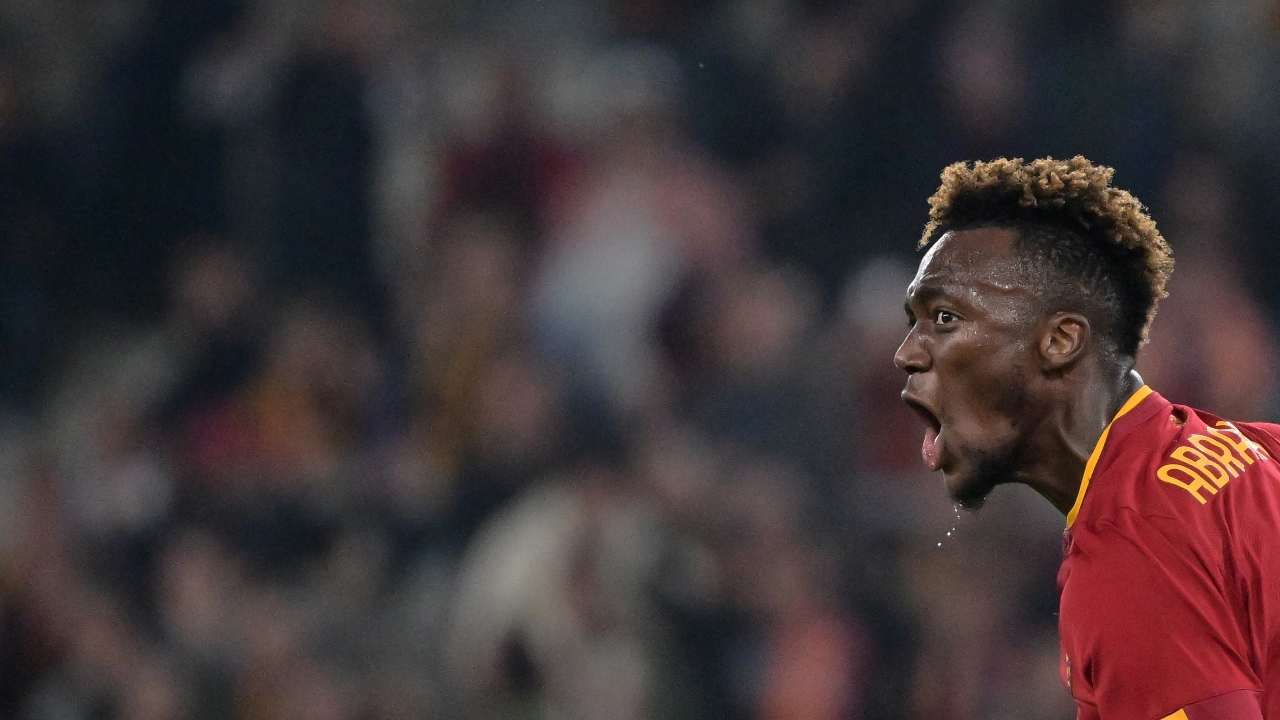 Roma, Abraham saluta i tifosi: l'annuncio sui social