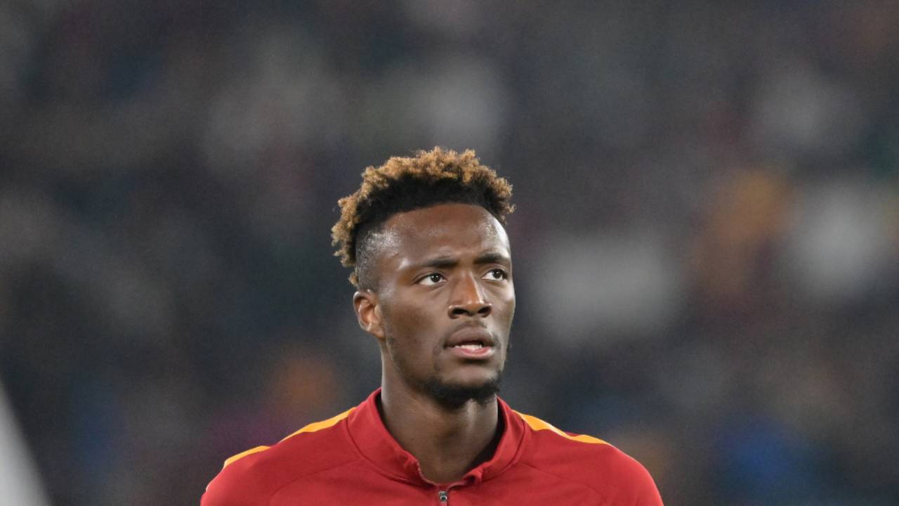 Roma, Abraham saluta i tifosi: l'annuncio sui social