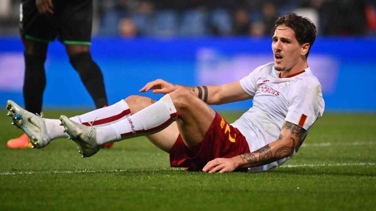 Sassuolo-Roma, Ayroldi non convince del tutto soprattutto per la gestione dei cartellini gialli. Ecco la moviola dei quotidianiSassuolo-Roma, Ayroldi non convince del tutto soprattutto per la gestione dei cartellini gialli. Ecco la moviola dei quotidiani