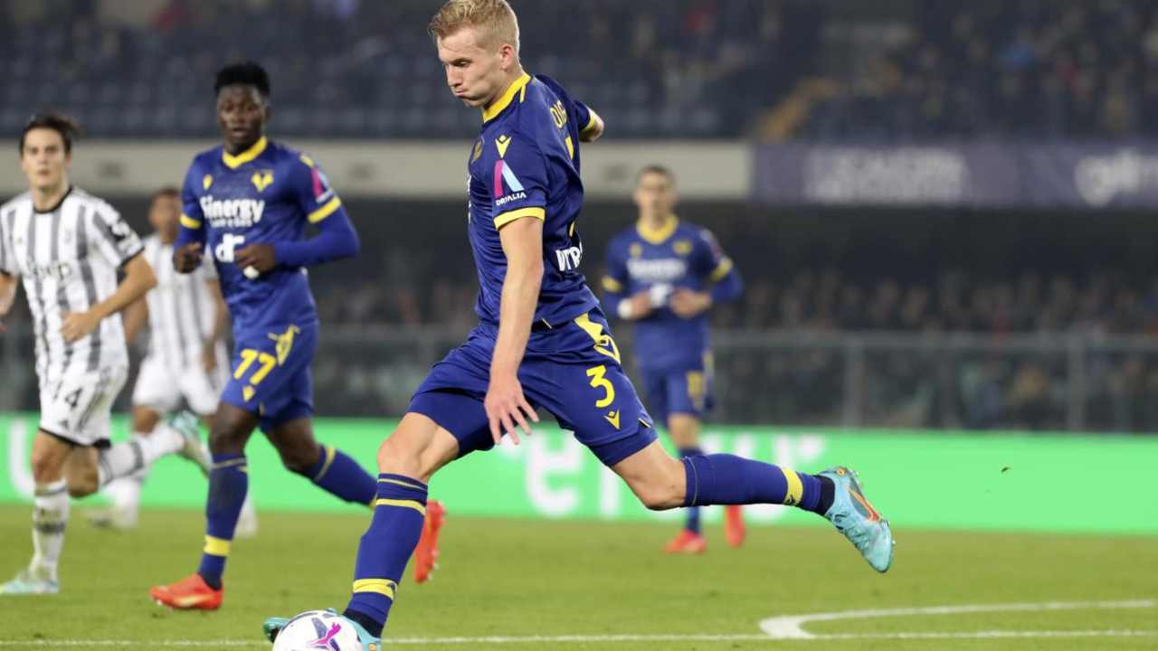 Calciomercato Roma, annuncio ufficiale: "Io resto qui"