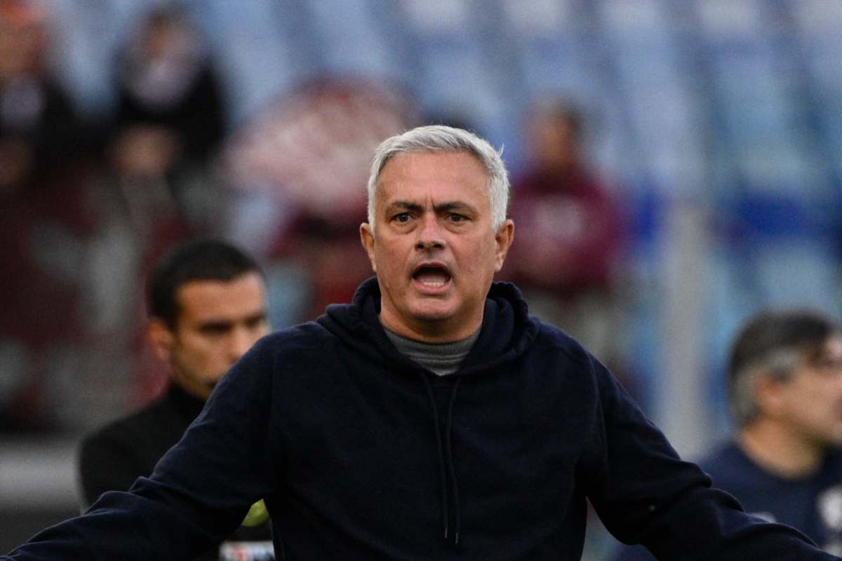 Roma, nuova tegola per Mourinho: ricaduta e partenza a rischio