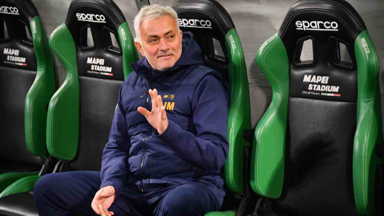 Calciomercato Roma, "Mourinho resta ‼": ha già rifiutato 🛑 un top club