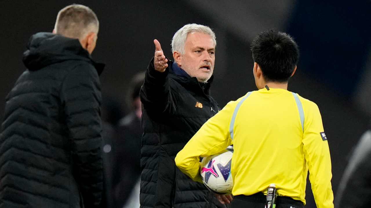 Calciomercato Roma, annuncio ufficiale: "Io resto qui"