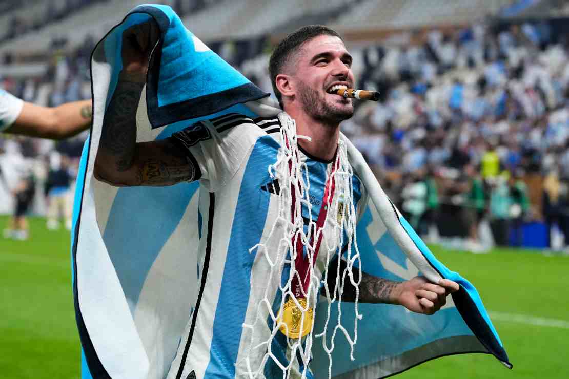 Calciomercato, i tifosi lo fischiano: destinazione Serie A per l'eroe Mondiale