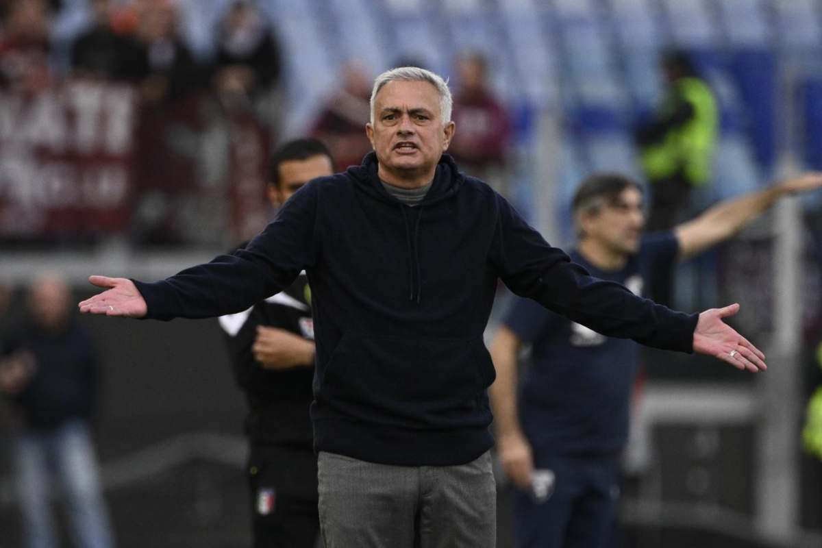 Mourinho sotto attacco: "La Roma non è un collettivo, fa catenaccio"