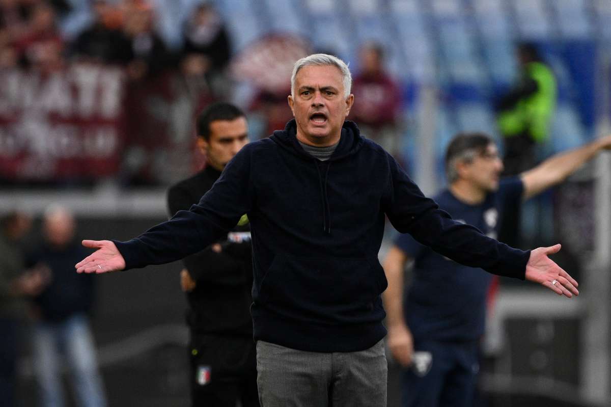 Calciomercato Roma, Mourinho inquieto: doppia richiesta a Pinto