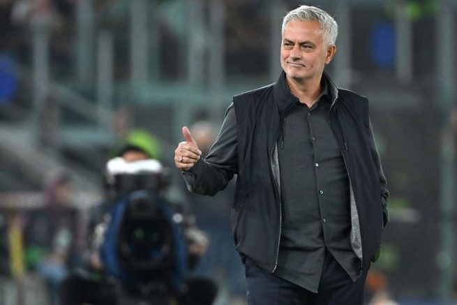 Calciomercato Roma, cambia la formula: più soldi per Mourinho