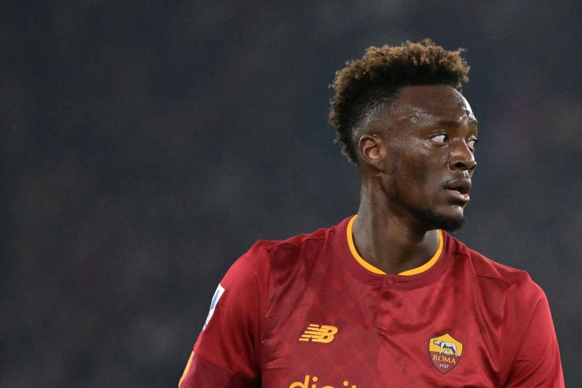 Potrebbe cambiare il futuro di Tammy Abraham nella Roma: la valutazione di 50 milioni fa cambiare idea anche a Mourinho