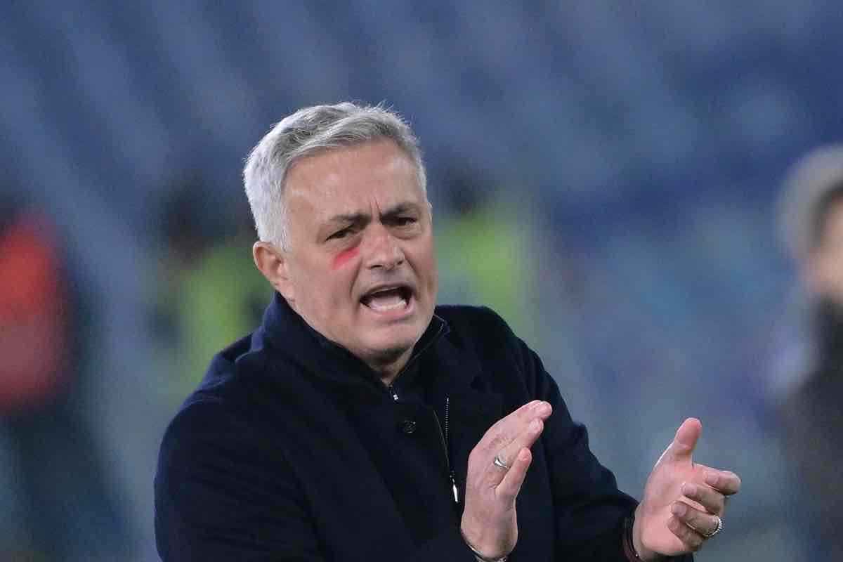 Calciomercato Roma, nuovo bomber per Mou: testa a testa con il Milan