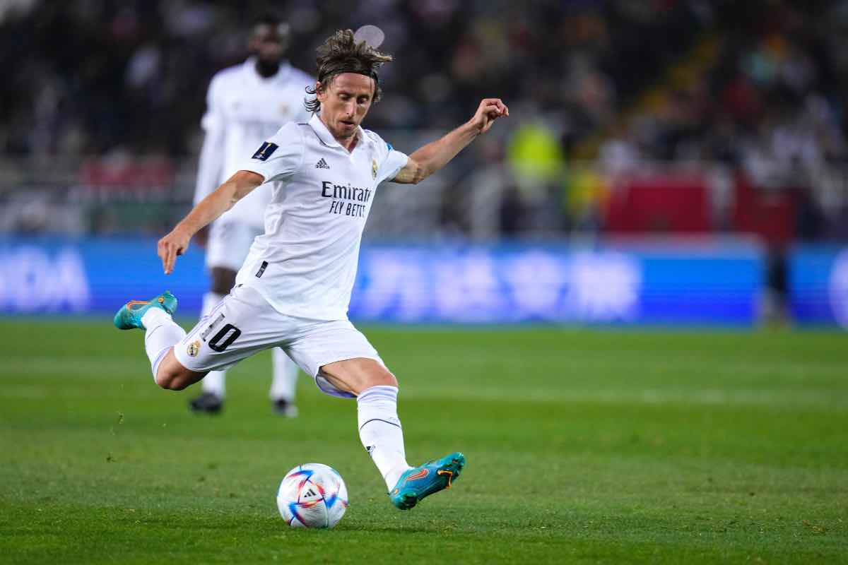 Calciomercato Roma, in salita la pista Modric: la maxi offerta fa saltare il banco