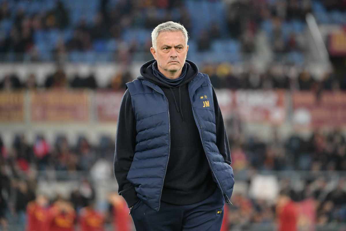 Roma, riunione con vista mercato: attesa Mourinho