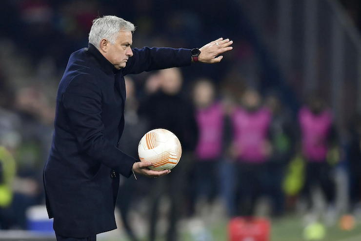 Roma, Mourinho non si ferma mai: caccia ai "nuovi" Bove e Zalewski