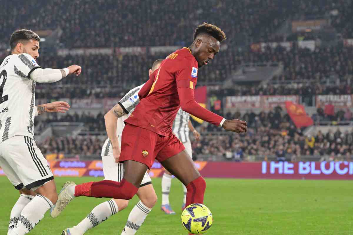 Calciomercato Roma, blitz per Abraham: "Meglio di Osimhen"