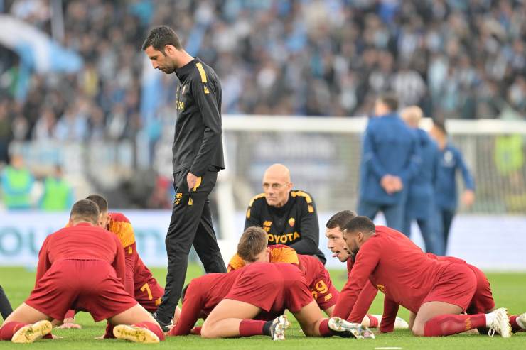 Lazio-Roma, Mourinho entra nel tunnel: confronto a fine partita