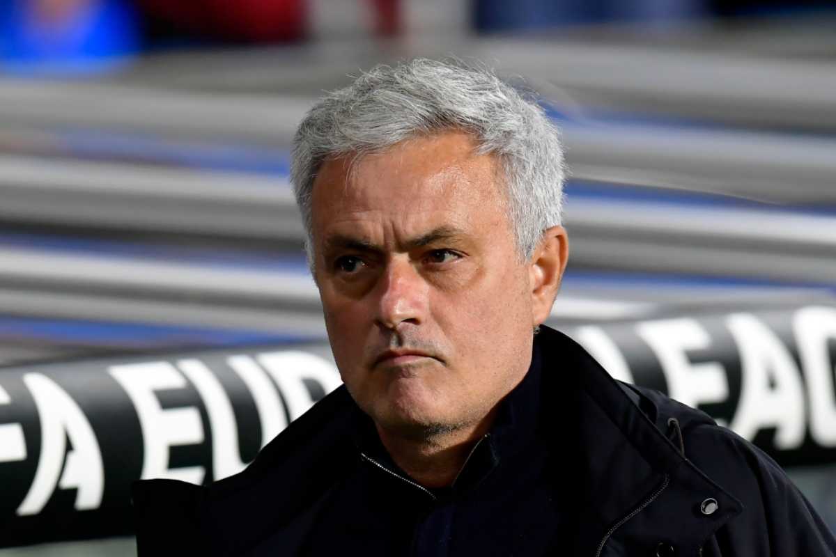 Bufera Roma dopo il Derby: "Mourinho merita altro"