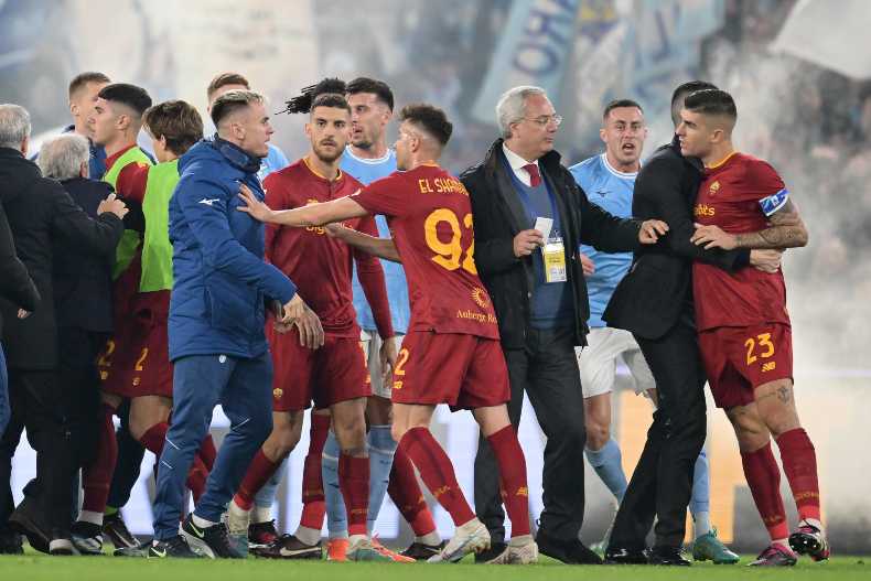 Bufera Roma dopo il Derby: "Mourinho merita altro"