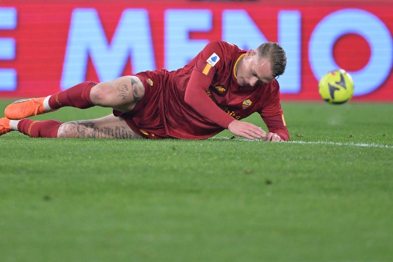 Real Sociedad-Roma, altra tegola e dubbio espulsione: lascia il campo sanguinante