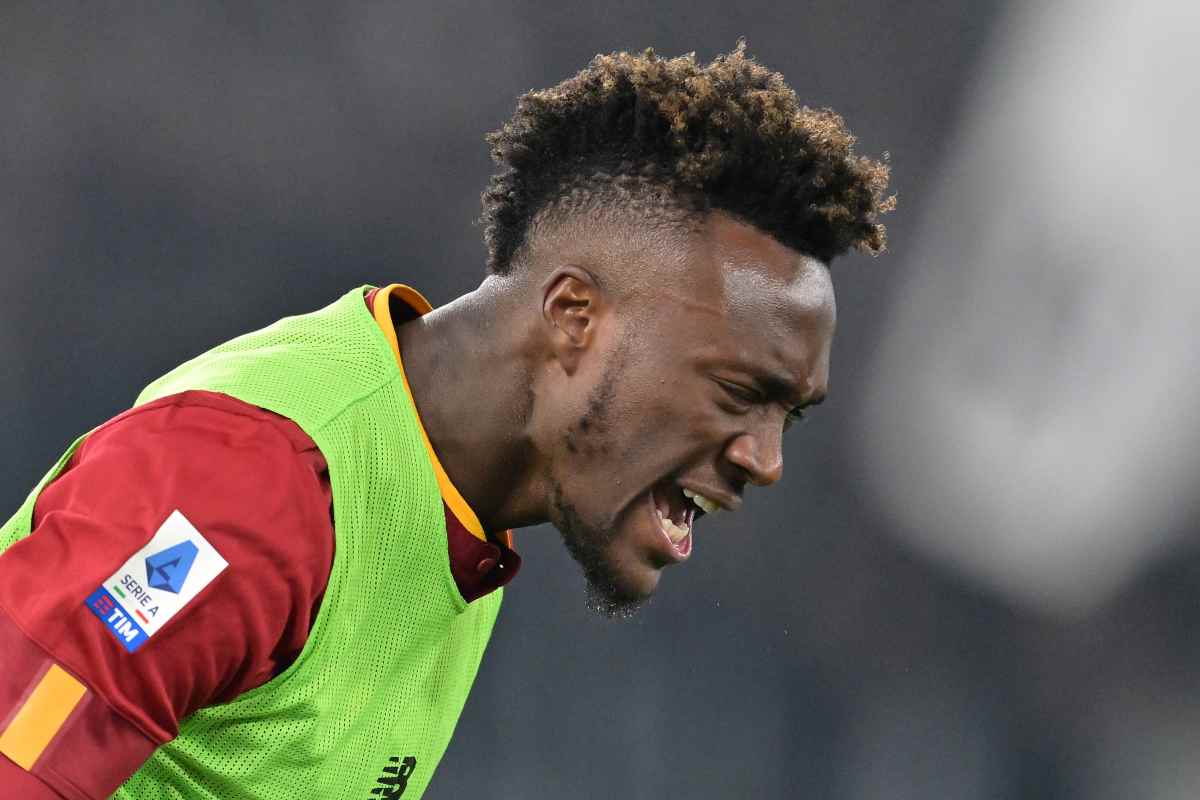 Calciomercato Roma, addio Abraham: resta in Serie A