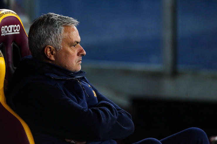 Calciomercato Roma, cessioni necessarie: "Mourinho vuole l'incontro con Friedkin"