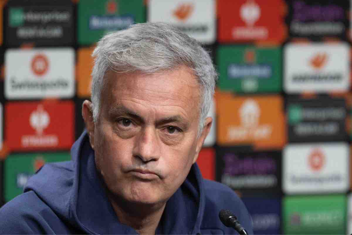 Calciomercato Roma, cessioni necessarie: "Mourinho vuole l'incontro con Friedkin"