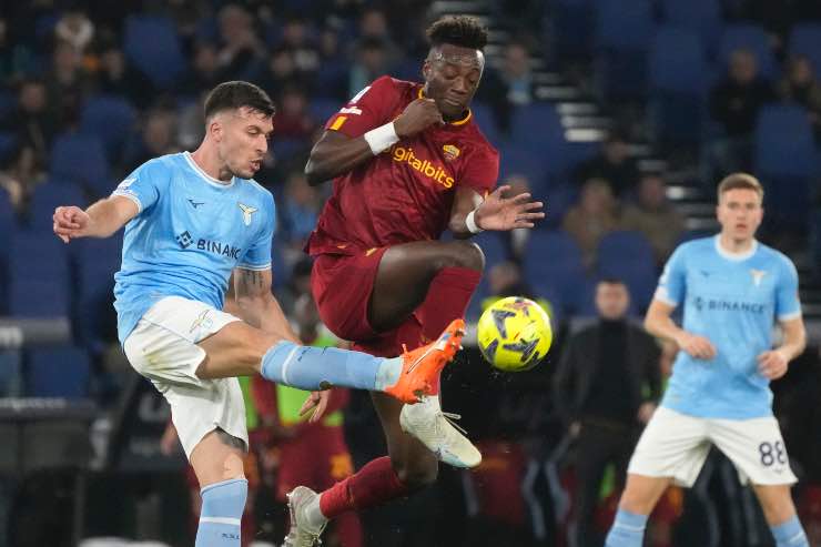 Calciomercato Roma, scambio e cash per Abraham: affare choc in Premier League