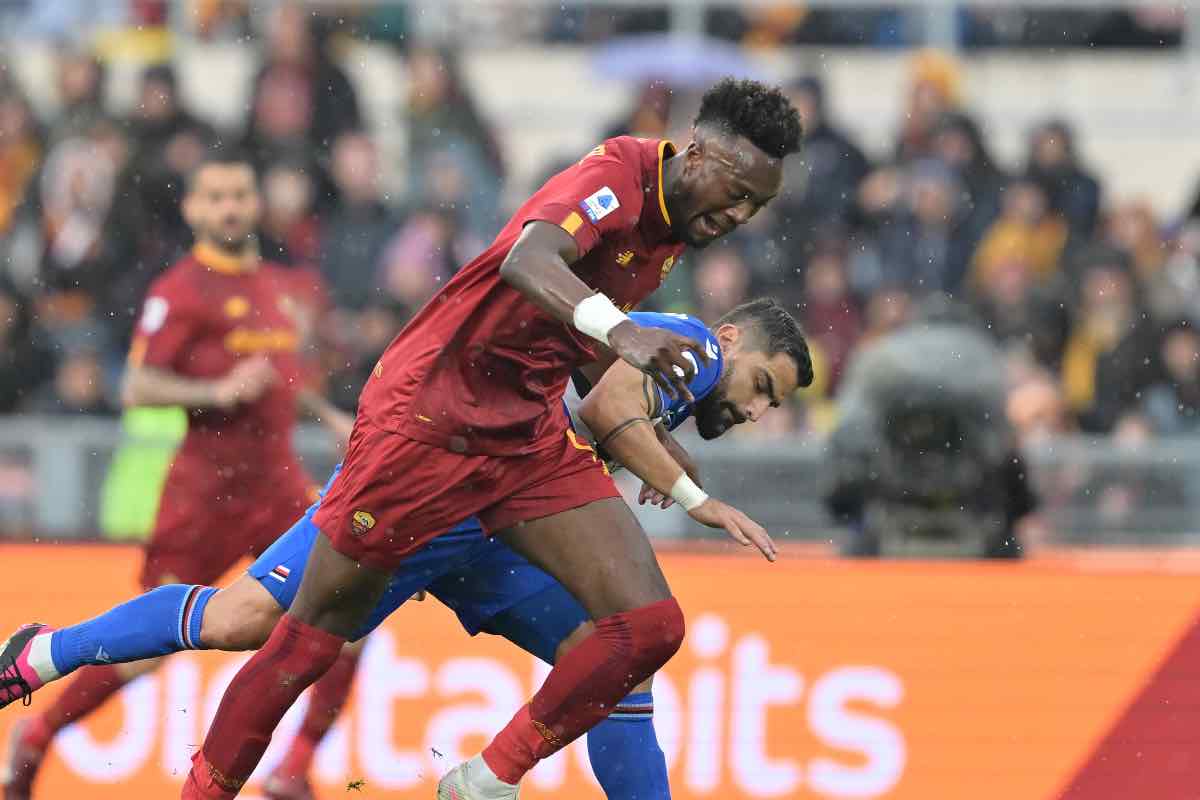 Calciomercato Roma, scambio e cash per Abraham: affare choc in Premier League
