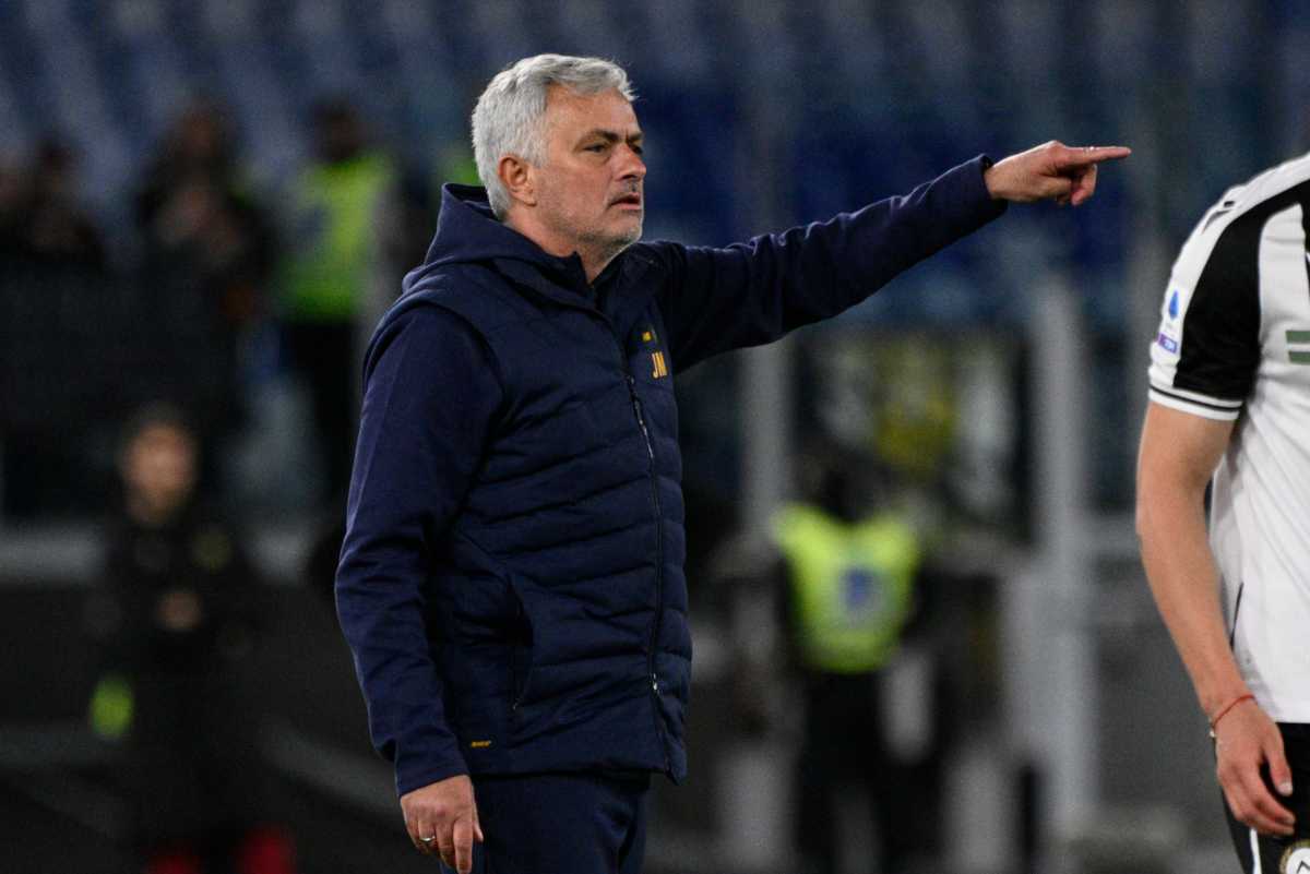 Calciomercato Roma, Mourinho si guarda intorno: "Ha le settimane contate"