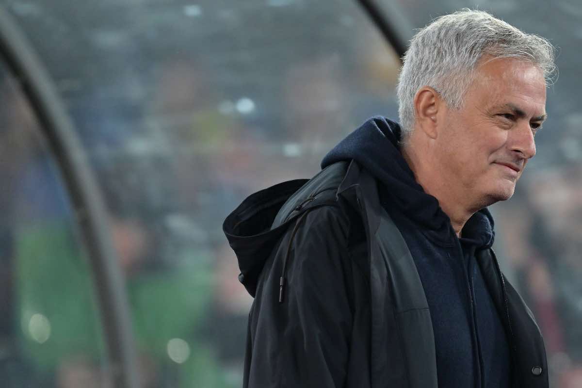 Roma, Mourinho show: la scenetta fa il giro del mondo - VIDEO