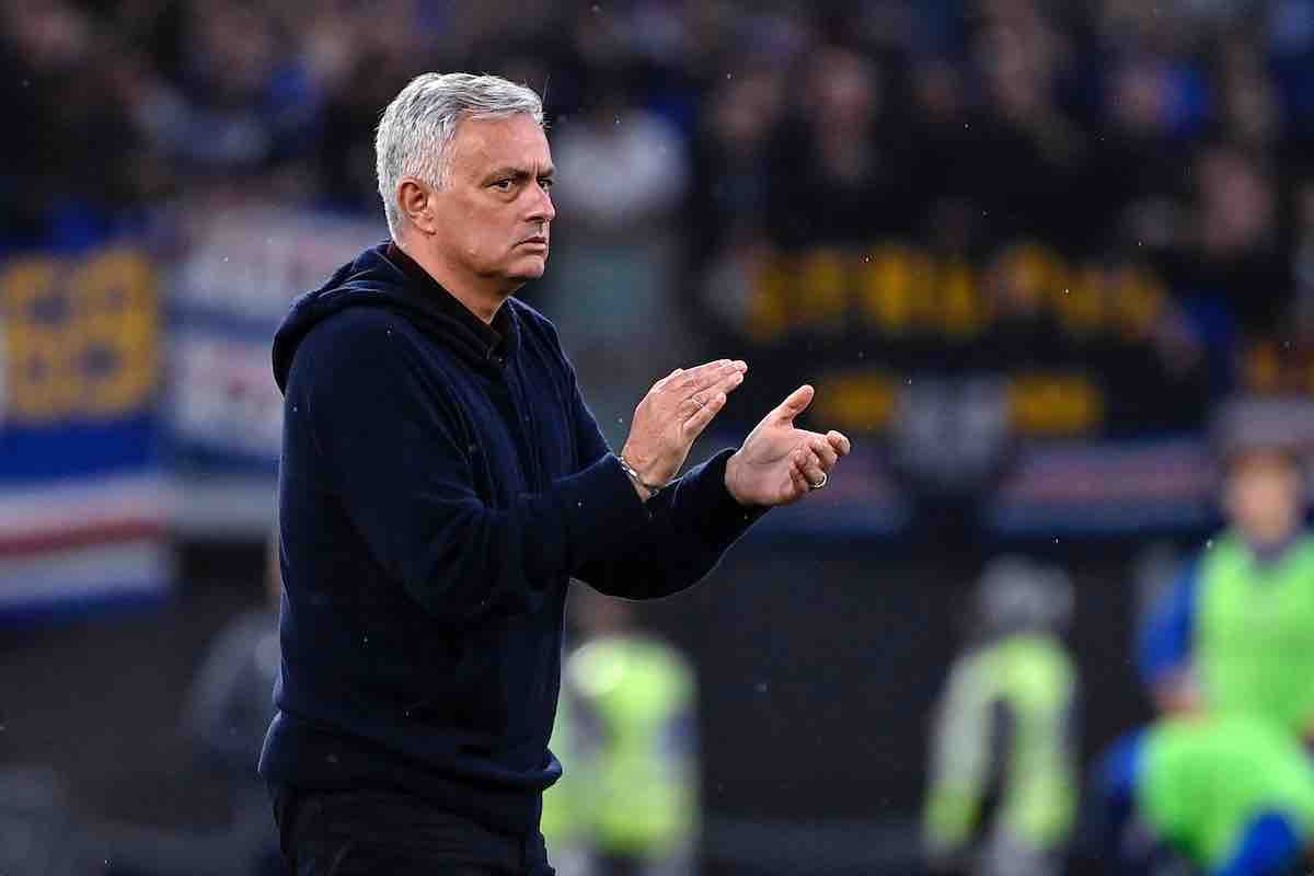 Roma, Mourinho carica i tifosi: "La giochiamo insieme"