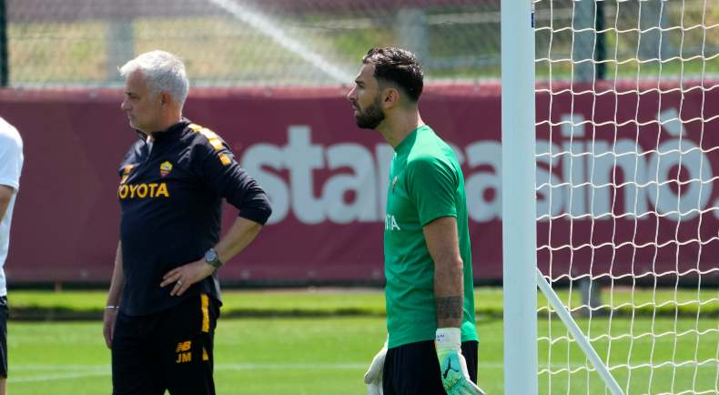 Mourinho resta alla Roma: "Contratto firmato"