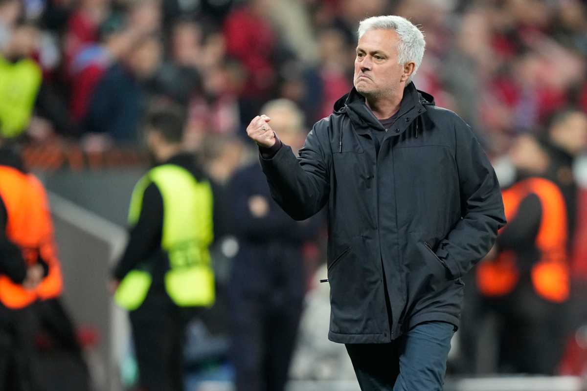 La testa è solo al Siviglia: Mourinho stravolge la Roma