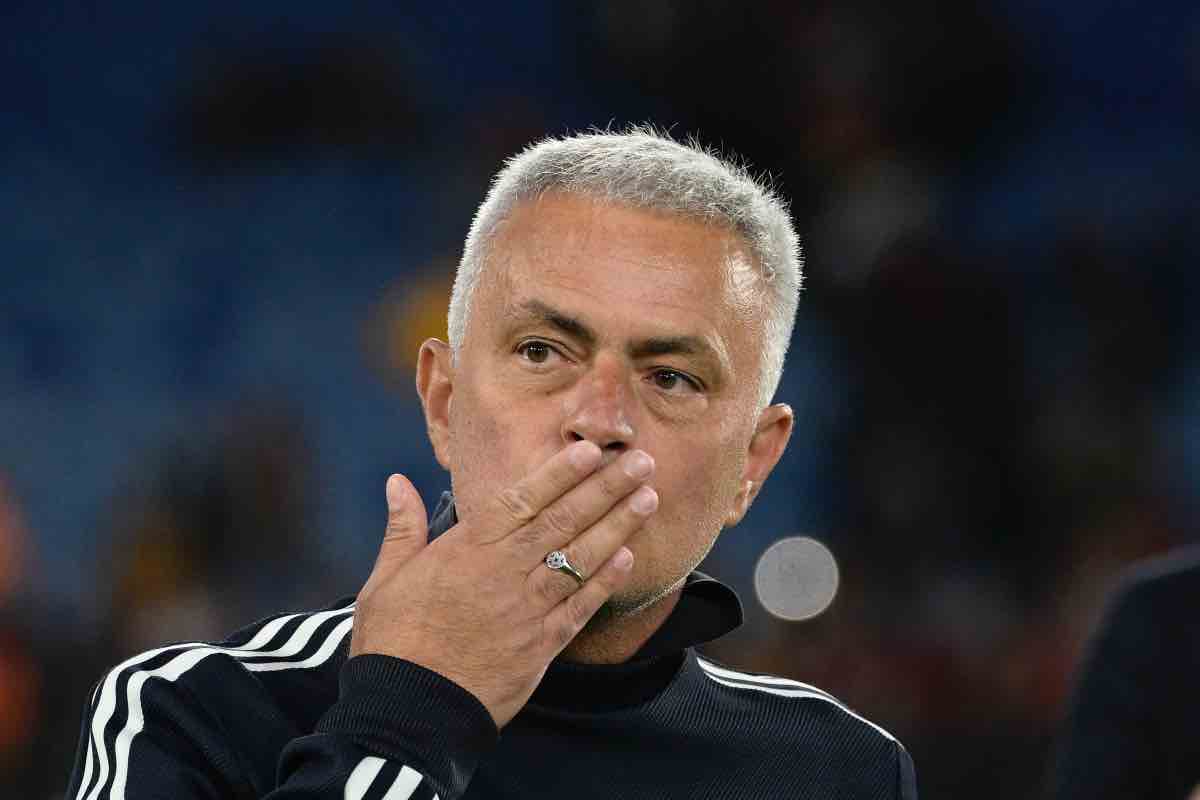 Un ex Napoli per Mourinho: il triplo incastro che favorisce la Roma