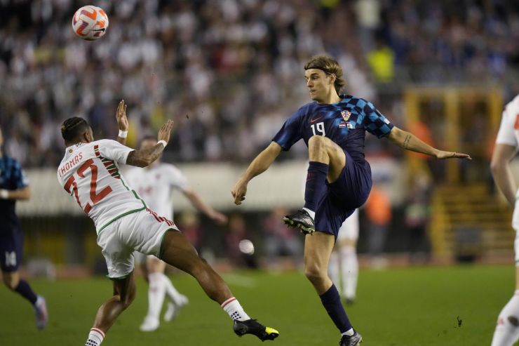 Il Ballo degli esterni: Roma e Milan contro pure sul mercato