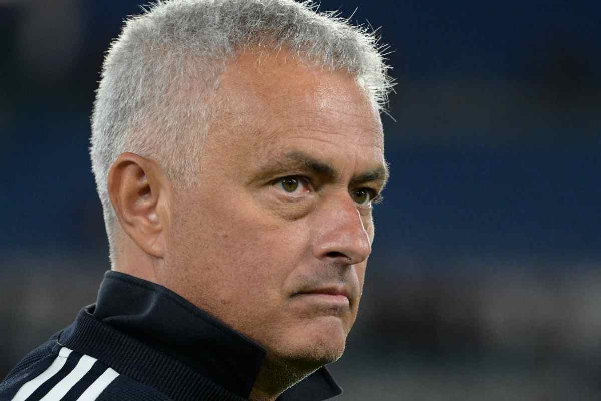 Nuovo bomber per la Roma: ritorno di fiamma verde-oro