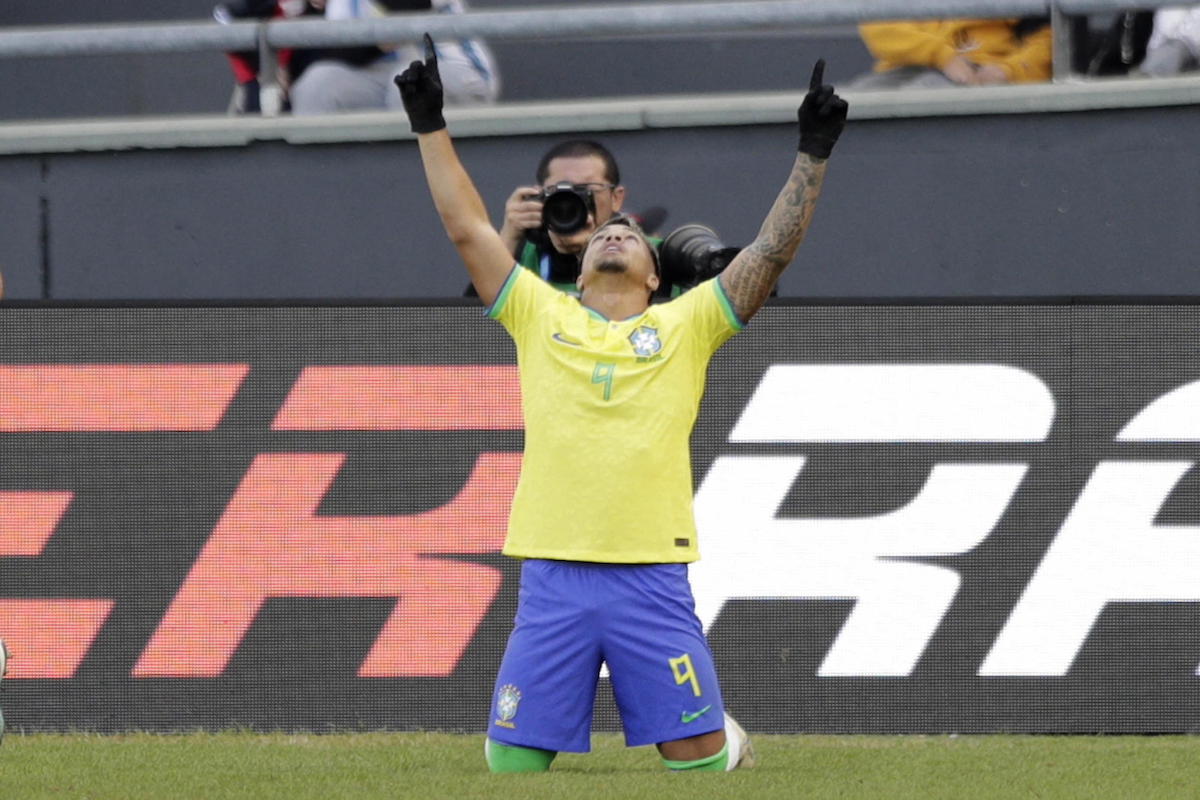 Dalla Roma alla promessa del Santos: il padre di Marcos Leonardo dice tutto