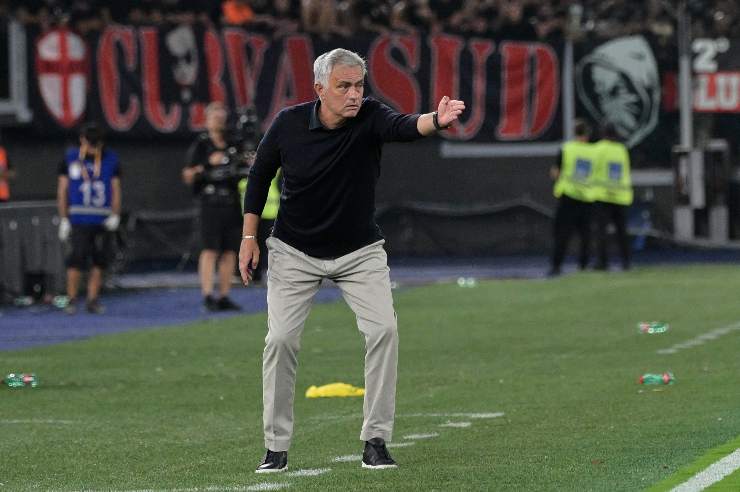 Roma, bocciatura pesante Mourinho: "È un asino"