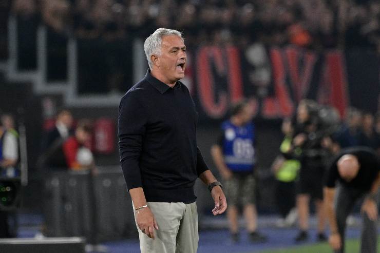 Roma, Mourinho su tutte le furie: tris di problemi