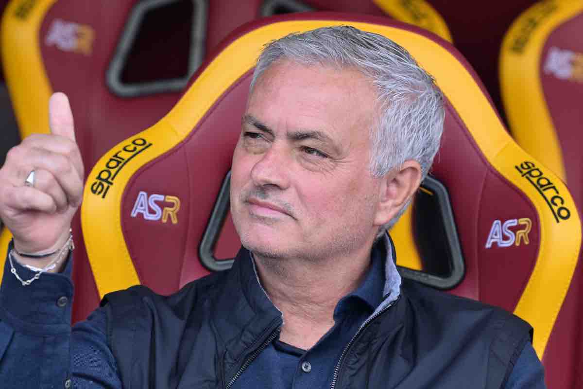 Nuovo allenatore, passaggio di consegne UFFICIALE: Mourinho è fuori