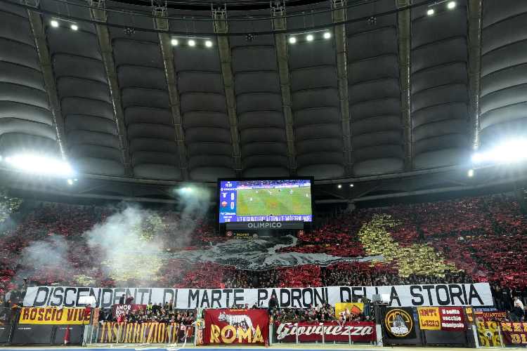 Mourinho esalta i tifosi della Roma: la risposta a DAZN