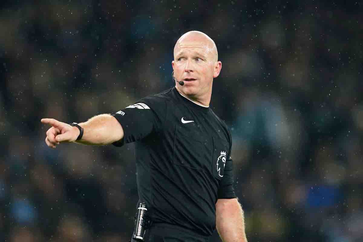 Arbitro accerchiato, regolamento violato: comunicato UFFICIALE