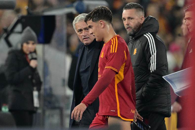 Dybala, risonanze e sorrisi: il piano di Mourinho per Juve-Roma