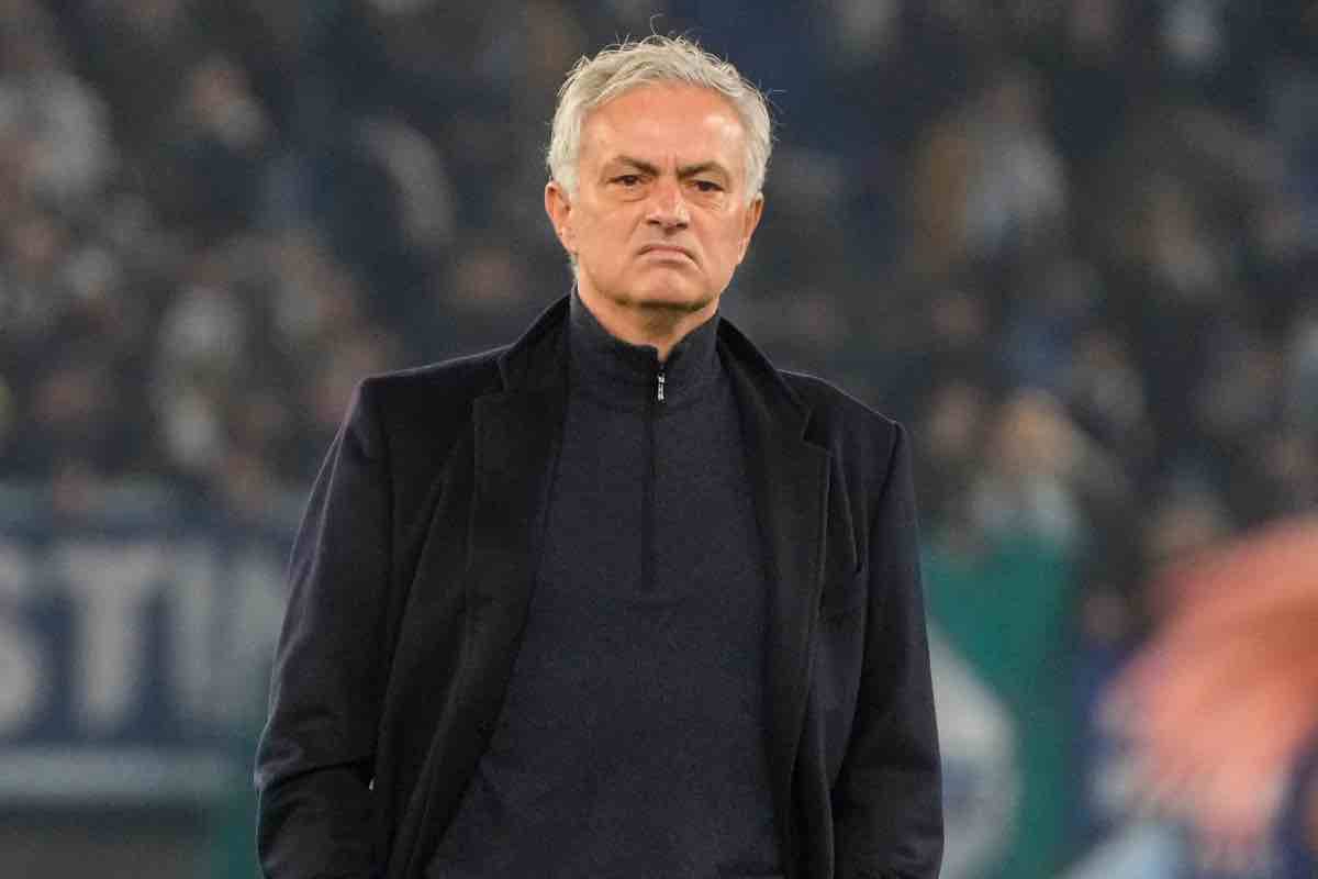 Mourinho 'semina' il caos, scintille in diretta: "Tre anni di contratto"