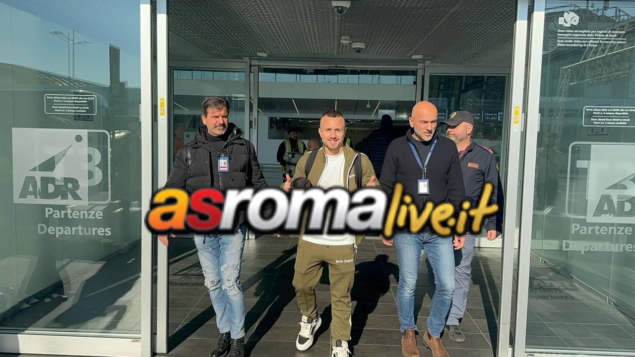 Calciomercato Roma, Angeliño è atterrato a Fiumicino - FOTO