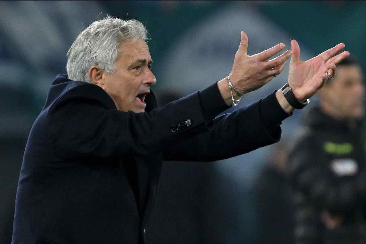 Furia Mourinho, esterni bocciati e accusa al VAR: "Derby deciso a Milano"