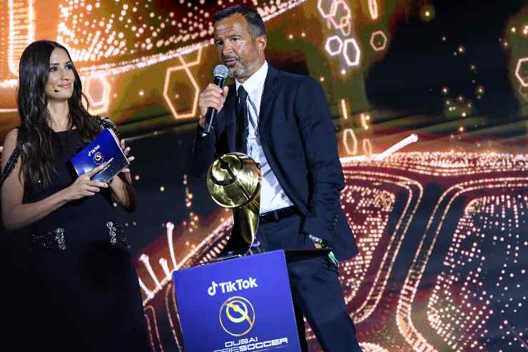 Nuova panchina per Mourinho: annuncio UFFICIALE Mendes