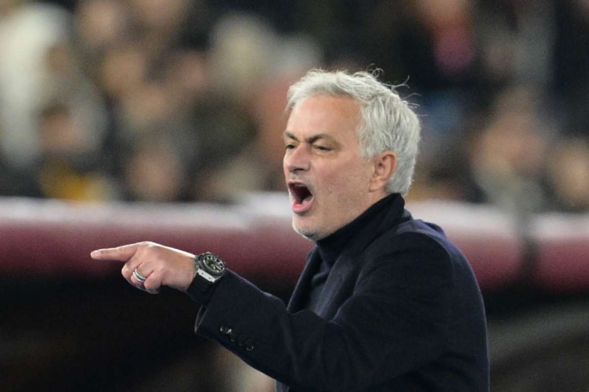 Lazio-Roma, arbitro e VAR ufficiali: doppio incubo Mourinho